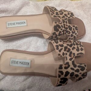 Steve Madden Leopard Slide Sandals in Tan and Brown Size 6.5